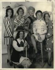 1972 Press Photo Members of Temple Sinai Sisterhood in satirical play picture