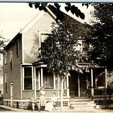1910 Waterloo, IA Family & Home Photo RPPC House Residential Real Postcard A19 picture
