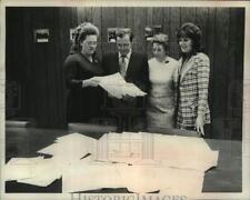 1973 Press Photo Women present petition to Board of Education in New York picture