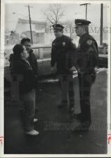 1990 Press Photo Residents and Syracuse Police Officers at Hispanic Neighborhood picture
