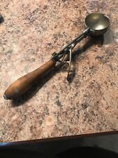 ANTIQUE VINTAGE SODA SHOP ICE CREAM SCOOP WOOD HANDLE BRASS GILCHRIST NO 31 OLD picture