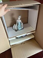 Lladro #1495 Lady of Taste -with box picture