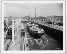 Photo:Miraflores Locks, east chamber, Panama Canal picture