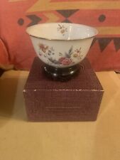 Avon American Heirloom Porcelain Bowl with display stand Independence Day - 1981 picture