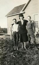 AB06 Vtg Photo MOTHER WITH BOYS IN KNICKERS c 1920's picture