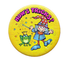 Hallmark BUTTON PIN Halloween Vintage WITCH Frog HOWS TRICKS Holiday FABRIC picture