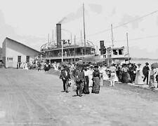 Str. Kirby landing, Put-in-Bay, Ohio Vintage Old Photo 8.5 x 11 Reprint picture