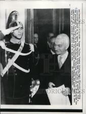 1959 Press Photo Rome, Italian Premier Antonio Segni, Being Saluted By A Guard. picture