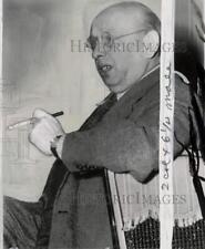1947 Press Photo Composer Hans Eisler appears on witness stand in Hollywood picture