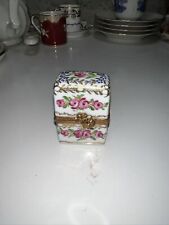 vintage limoges france porcelain trinket box/pillbox Paint Main Be picture