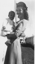 4P Photograph Pretty Woman Lovely Lady Young Mother 1940's picture
