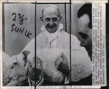 1970 Press Photo Pope Paul VI holds lamb from church parishioners in Acilia picture