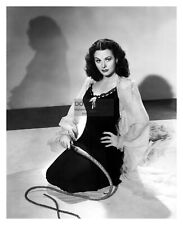 HEDY LAMARR HOLDING A WHIP FOR FILM THE STRANGE WOMAN 1946 5X7 B&W PHOTO picture