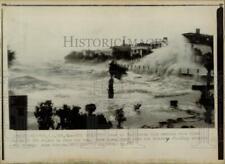 1970 Press Photo Waves Crash Over Battery in High Winds, Charleston - lra38967 picture