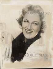 1950 Press Photo Singer Gracie Fields - lra78846 picture