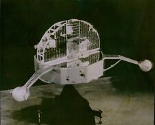 LG821 1962 Wire Photo SOLAR OBSERVATION MODEL Missile Orbiter NASA Technology picture