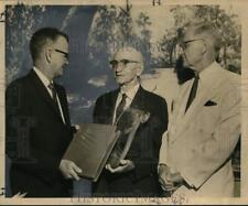 1959 Press Photo George B. Williamson honored at testimonial dinner by E. Dennis picture