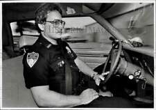 1986 Press Photo North Miami Beach Police Detective Phil Pipitone on Patrol, FL picture