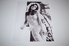 Raquel Welch pinup 8x10 glossy photo Busty Sexy Gorgeous Cleavage 1077 picture