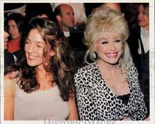 1994 Press Photo Dolly Parton and Actress Kelly Klein at New York Fashion Show picture