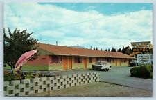 Postcard Canada BC Okanagan Falls Golden Arrow Motel c1950s Cars Q9 picture