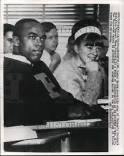 1967 Press Photo Leroy Keyes in class at Purdue University in Lafayette, Ind. picture