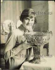 1926 Press Photo Woman displays her ornate trophy - nei41363 picture