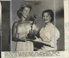 1954 Press Photo Jeanie Johnson hands theMiss Chicago Trophy to Reggie Dombreck picture