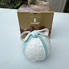 Lladro 2010 Ball Ornament (Bola Navidad) White & Turquoise with original box picture