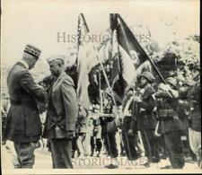 1943 Press Photo General Henri Giraud honors Dwight Eisenhower at Algiers picture
