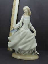Vintage LLADRO Porcelain Figurine CINDERELLA #4828 Spain-finger small repaired picture