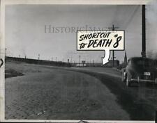 1946 Press Photo Going south on lower Broadway just off Pittsburgh Ave picture