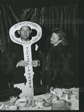 1948 Press Photo Bing Crosby receives the Key to Elko, Nevada, as Honorary Mayor picture
