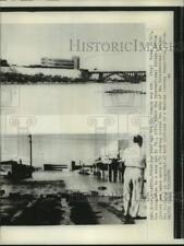 1954 Press Photo Rio Grande Rose to Flood Stage Covering International Bridge picture