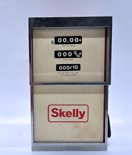 Vintage SKELLY OIL COMPANY Gas Pump Transistor Radio ~Working~ picture