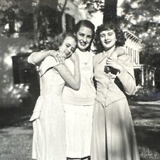 VINTAGE PHOTO Trio Of Beautiful Women, Three Girls Original Snapshot picture