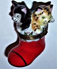 LIMOGES BOX ~ CHRISTMAS ~ SANTA CLAUS BOOT & KITTENS ~ CATS ~ HOLLY ~ PEINT MAIN picture