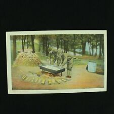 VTG. POSTCARD - WWI - MILITARY - WASHING DISHES - UNPOSTED  picture