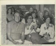 1975 Press Photo Johnny Bench's family watches World Series game in Cincinnati picture