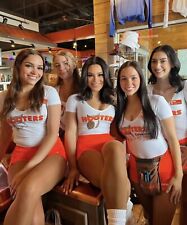 HOOTERS GIRL - GOOD LOOKING GROUP  picture