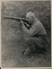 1923 Press Photo Paul Buckleu shooting at a rifle match - net02847 picture