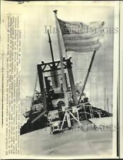 1971 Press Photo Old Glory flies over trapped SS Observer in Suez Canal picture
