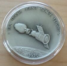 U.S.-U.S.S.R. Joint Space Flight of 1975 Vintage Fine Pewter Medal w/ Capsule picture