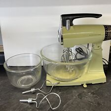 Vintage Sunbeam Mixmaster w 2 Mixing Bowls, 2 Sets Beaters. Works picture