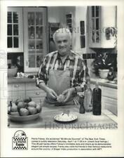 1989 Press Photo Pierre Franey hosts Cuisine Rapide, on PBS. - spp33616 picture