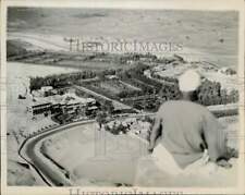1943 Press Photo Local views famous Mena House Hotel near the Pyramids, Egypt picture