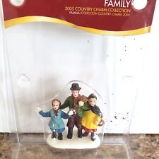 Family 2005 Country Charm Collection Christmas Village Accessory New 2