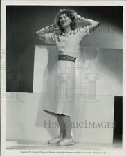 1939 Press Photo Actress Osa Massen models white linen dress in Paramount film picture