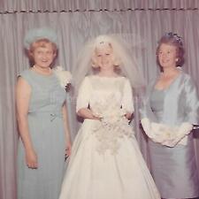 WEDDING WOMEN Bride FOUND PHOTOGRAPH Color ORIGINAL Vintage 31 63 A picture