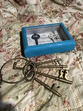 old vintage antique skeleton keys picture